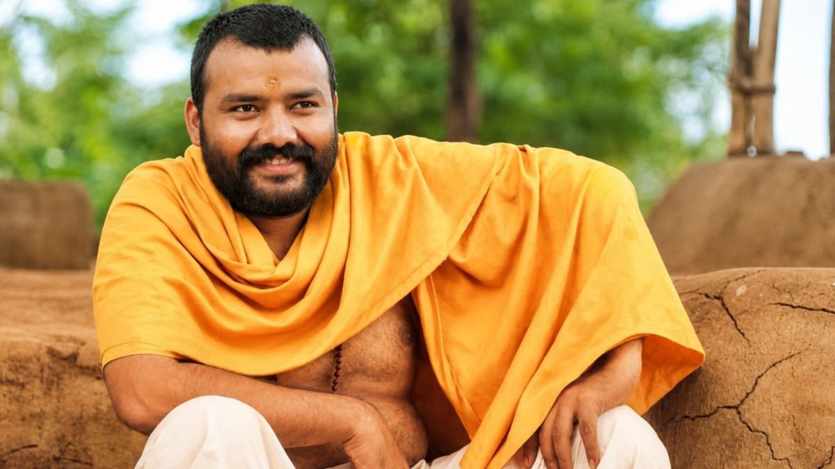 जब शूटिंग के पहले दिन बदल गया लीड एक्टर, शोभिनव सत्या को मिला नीम करोली बाबा बनने का मौका