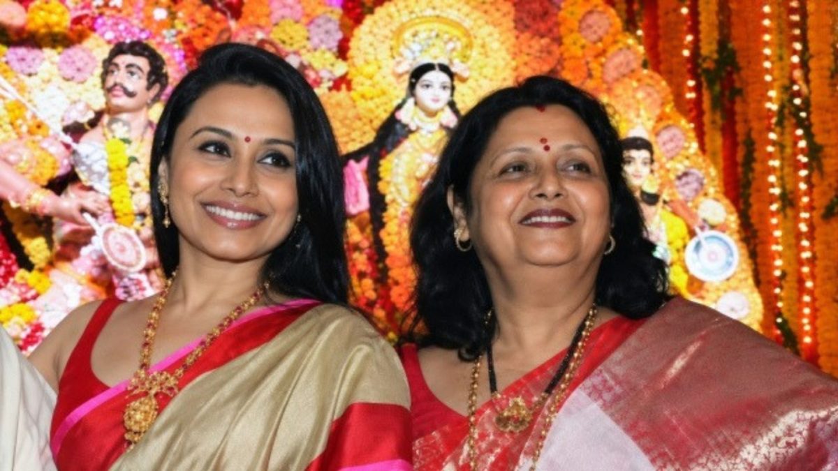 रानी मुखर्जी की मां कृष्णा मुखर्जी का निधन, 75 साल की उम्र में ली अंतिम सांस